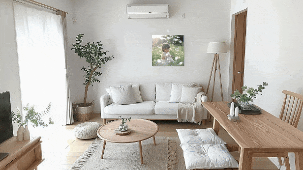 W.CAは両面キャンバスとしてリビングスペースの壁に子供やペットの写真をプリントして簡単に裏返して飾れることを表現,子供とペット