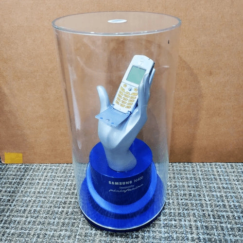 射出と成形などの様々な加工法を用いた携帯展示台,1999年度