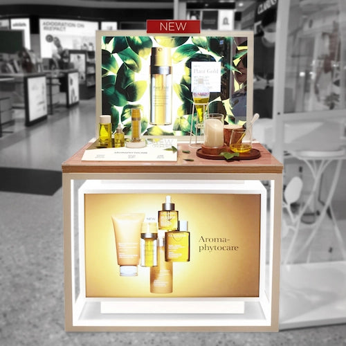 クラランス化粧品,木材とSUS素材,電飾看板,ショッピングモール,百貨店,フランチャイズドラッグストア,商業施設