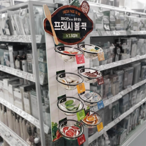 エンドディスプレイ簡易什器の吊り下げ式トレイ, フォーメックスと透明ケース素材,ショッピングモール,コンビニエンスストア,小売店,商業施設,フランチャイズドラッグストア