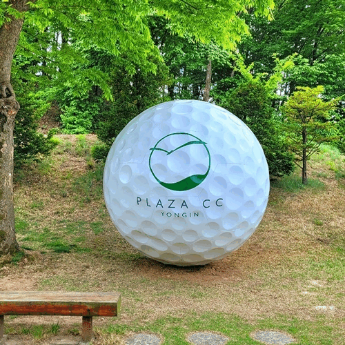 フォルムを32面で構成した直径3Mのゴルフボール, ゴルフ場用の大型展示物, 真空成形, ゴルフ場, 野外