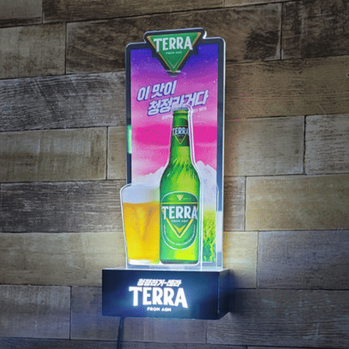 ビール瓶とグラスが照明バックパネルとレイヤー構造で構成された壁掛け用電飾看板