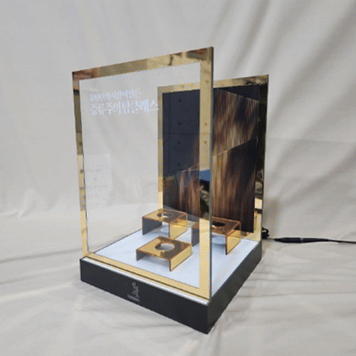 酒類ディスプレイ,LEDと多様な素材で高級感ある製品展示,前後面のレイヤー構造