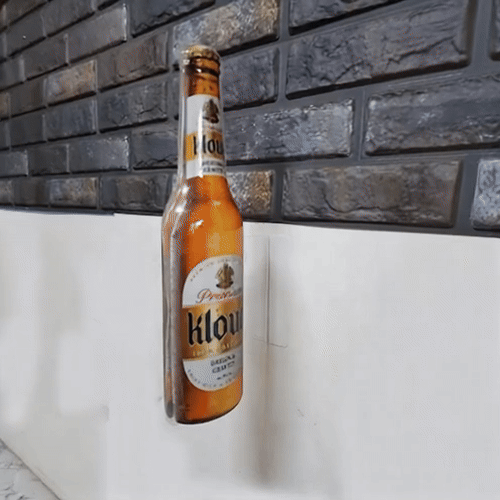 印刷真空成形,両面仕様の製品が宙に浮いているような視覚効果を演出するPOP,バー・居酒屋,歓楽施設,リカーショップ