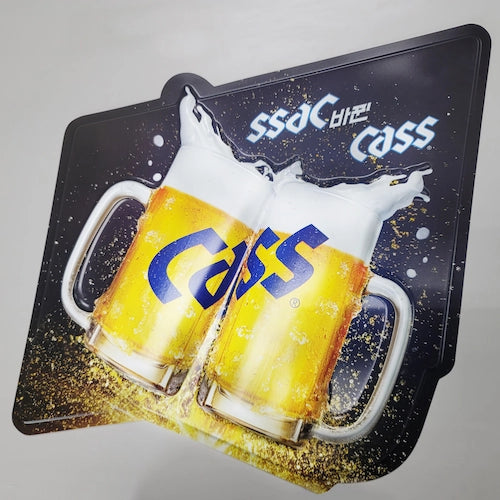 ２つの生ビールジョッキがぶつかり合って泡が弾ける爽快なシーンを表現,印刷真空成形POP,エンボス加工,少量生産,歓楽施設,ナイトスポット,バー・居酒屋