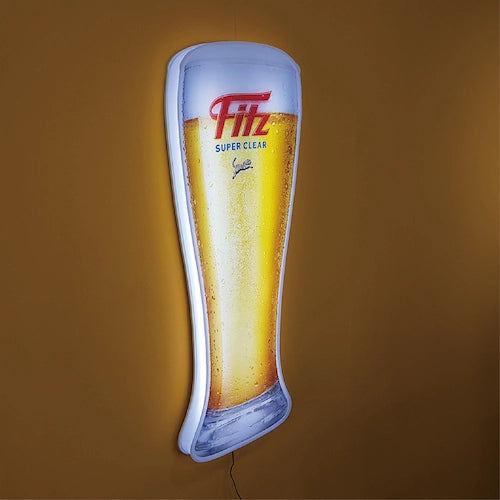 ビールグラスの曲線フォルムを表現して製作した大型ライト, フレームレス フレームレス仕様で、形そのものが引き立ちます。