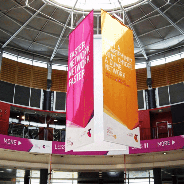 AUTOFLYINGを用いた展示会のPR用大型バナー,展示会場,ショッピングモール,百貨店,商業施設