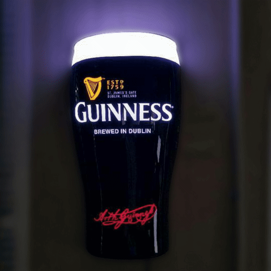 ギネス,生ビールのグラスを大型サイズに製作した印刷真空成形ライト,ブランド強化,少量生産,バー・居酒屋