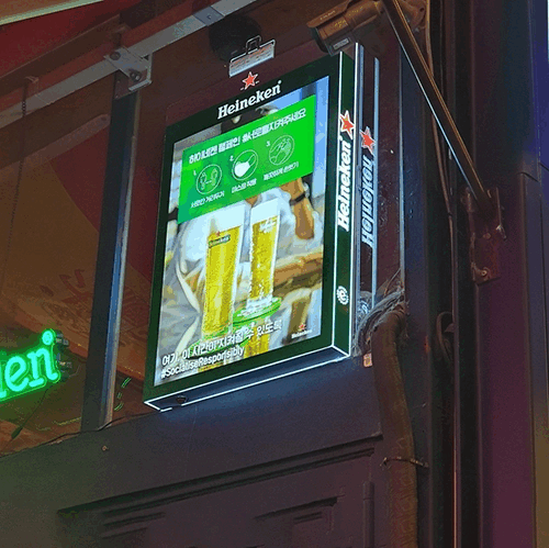 ハイネケン, ビール広告, 情報ポスターの差し替えも簡単,１分設置, ガラス接着式ライトWtalk, 集客力向上, 売上アップ, シールフックを接着して設置