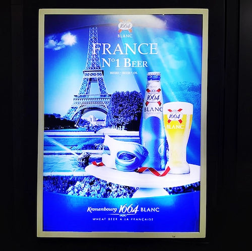 クローネンブルグ,原産地がフランスであることを意味するエッフェル塔をモチーフにしたライトパネル,バー・居酒屋,飲食店