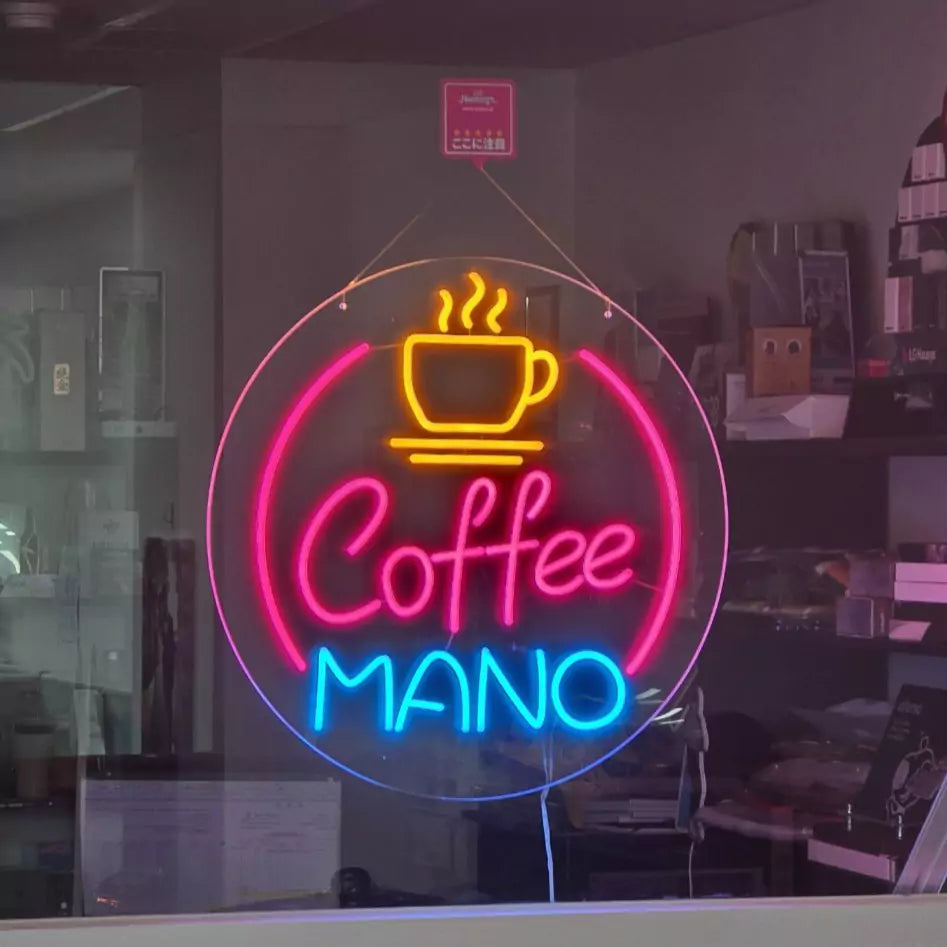 MANOCoffeeロゴのLEDネオンサイン看板  窓ガラス設置タイプの全体を若干クローズアップ