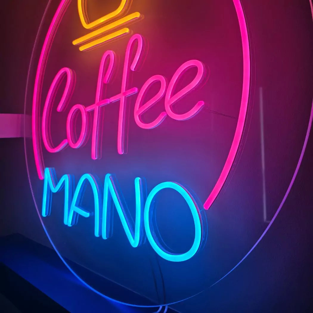 MANOCoffeeロゴのLEDネオンサイン看板  窓ガラス設置タイプの斜めアングル