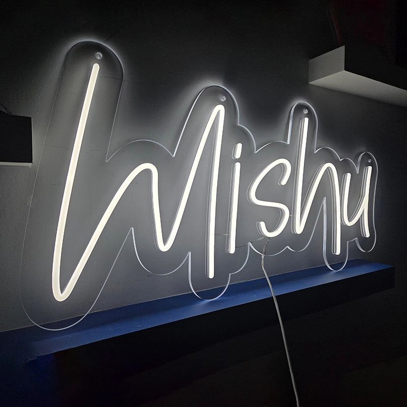 Mishuロゴのネオン看板。上部4点に吊り下げ穴加工を施した壁面設置タイプ。斜めから撮影した立体感のあるイメージ。