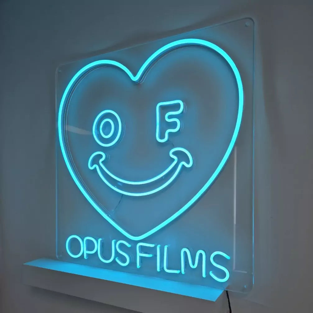 OPUSFILMロゴのLEDネオンサイン看板 壁面設置タイプの斜めアングル