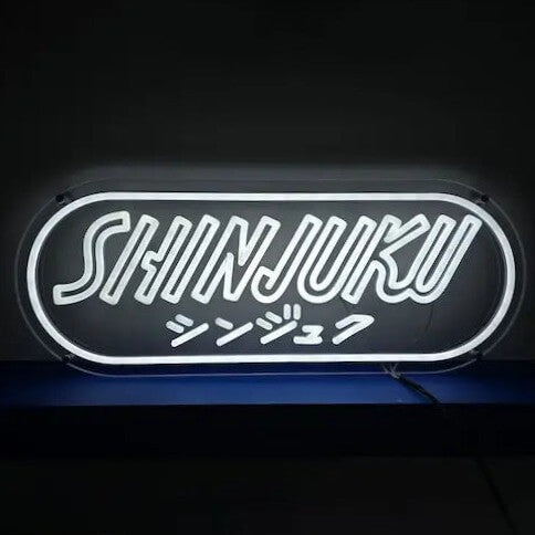 SHINJUKUロゴのLEDネオンサイン看板 壁面設置タイプの全体写真