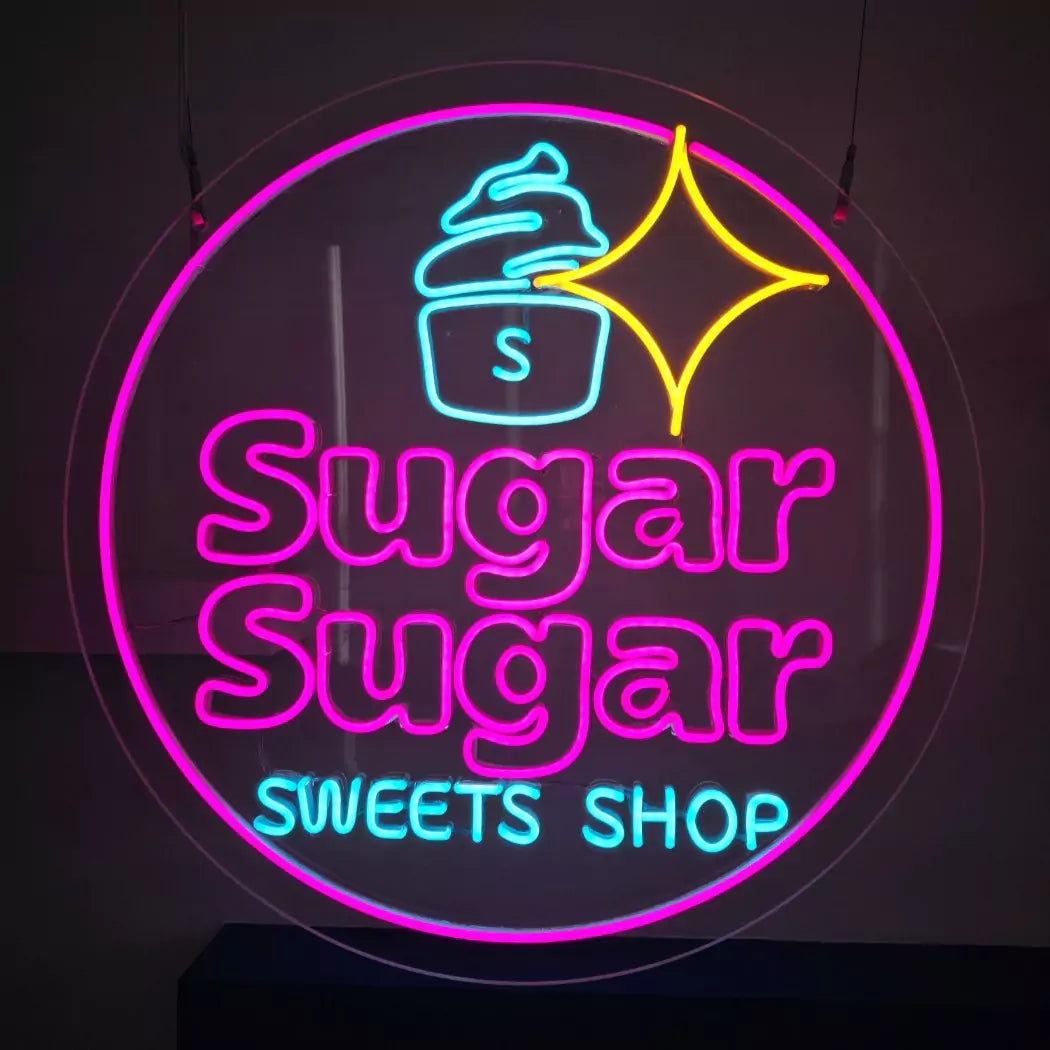 SugerSugerロゴのLEDネオンサイン看板 天井吊り下げタイプの全体写真